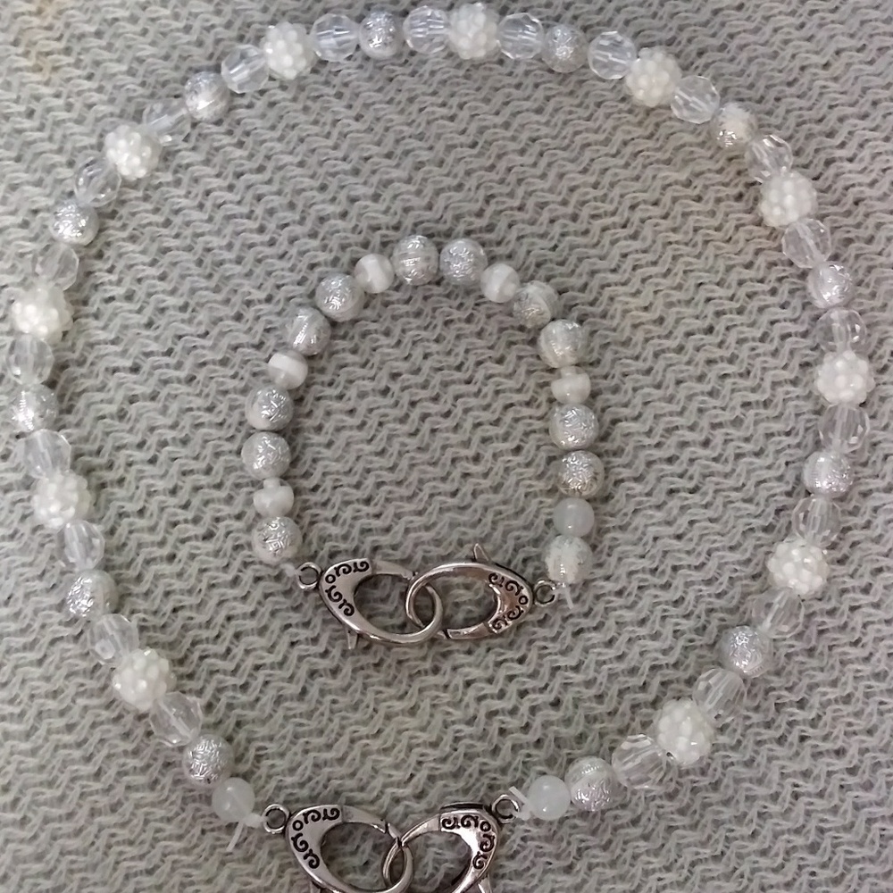Matching white necklace and bracelet set!!